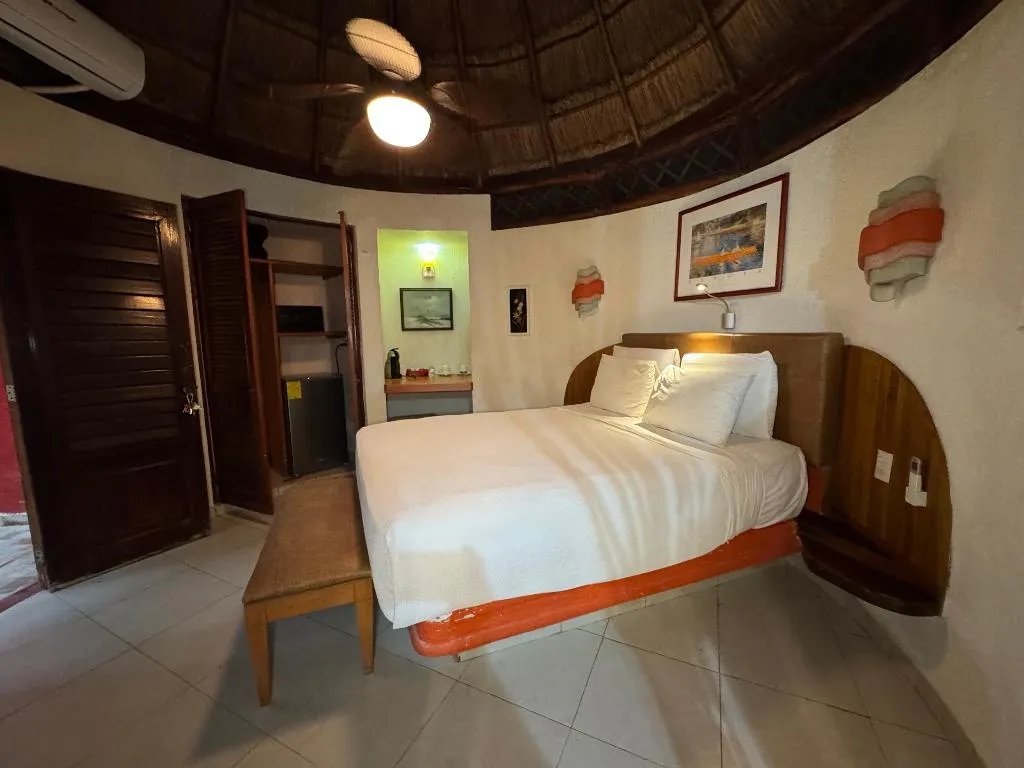 SUITE QUEEN SIZE BED Room, Cocos Cabañas, Cancun Area