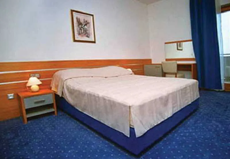 Room, Eden, Split