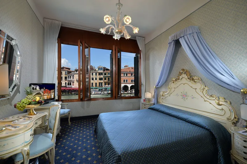 DOUBLE CANAL VIEW Room, Rialto Hotel, Venice