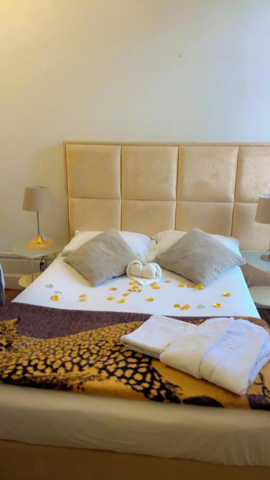 DOUBLE SUPERIOR WITH BALCONY Room, WW Hostel & Suites, Porto