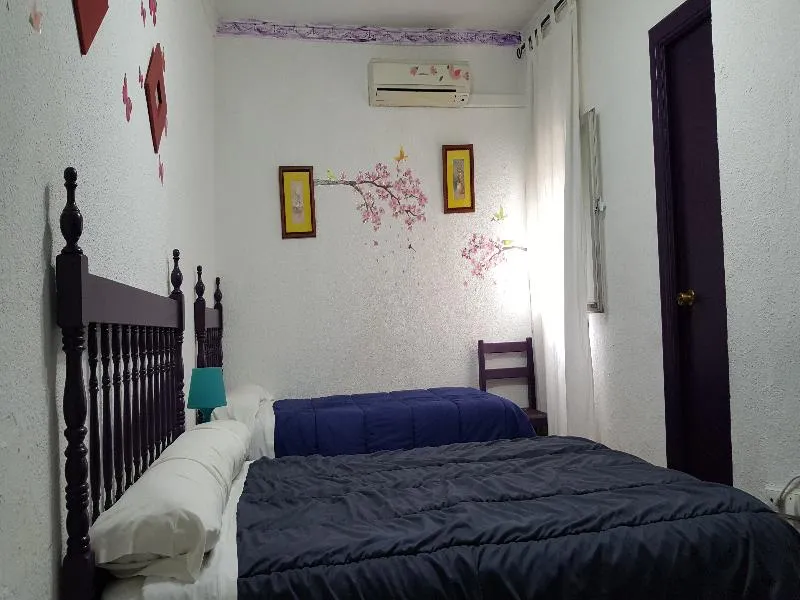 FAMILY ROOM CAPACITY 5 Room, Pension Giraldilla, Seville