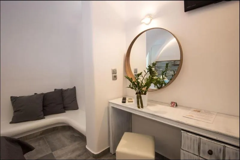 DOUBLE ECONOMY Room, Gianna Suites, Santorini