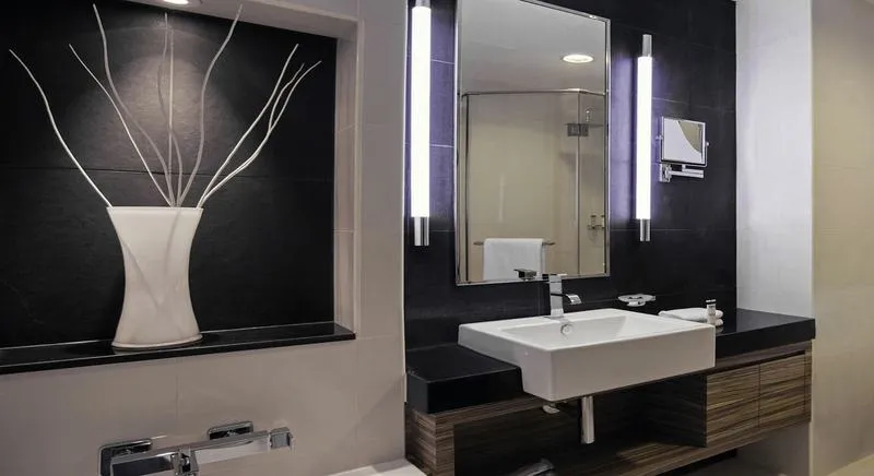 SINGLE DELUXE Room, Pullman Dubai JLT, Dubai