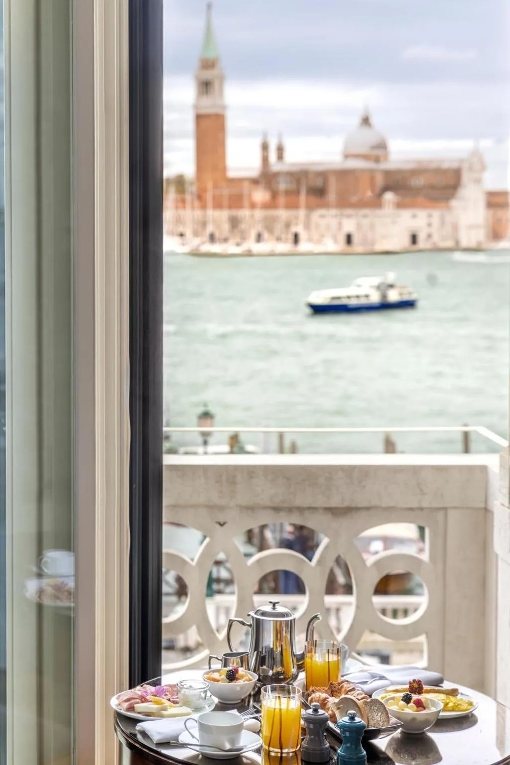 Double or Twin DELUXE WITH VIEWS Room, Londra Palace Venezia, Venice