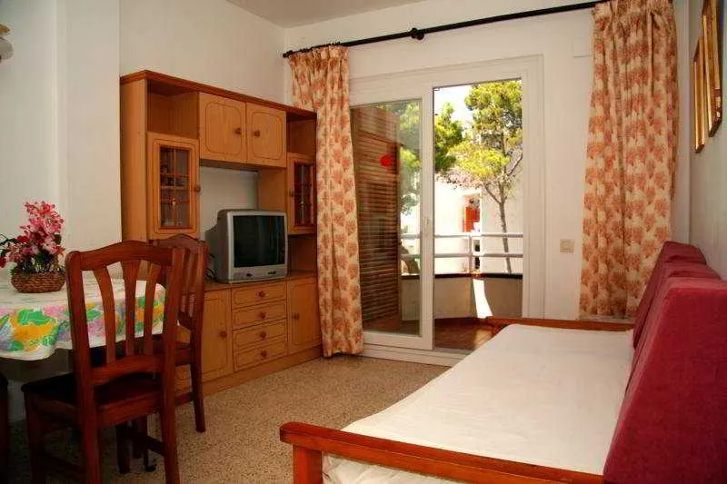 Room, Eva, Costa Brava