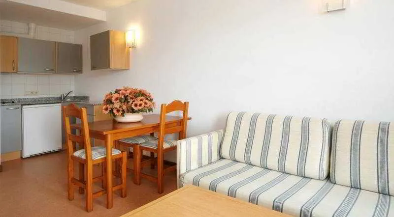 Room, Jade, Majorca