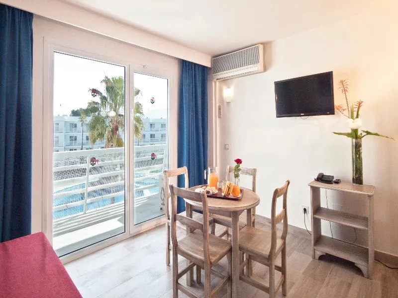 APARTMENT CAPACITY 4 ONE BEDROOM Room, Pirates Village, Majorca