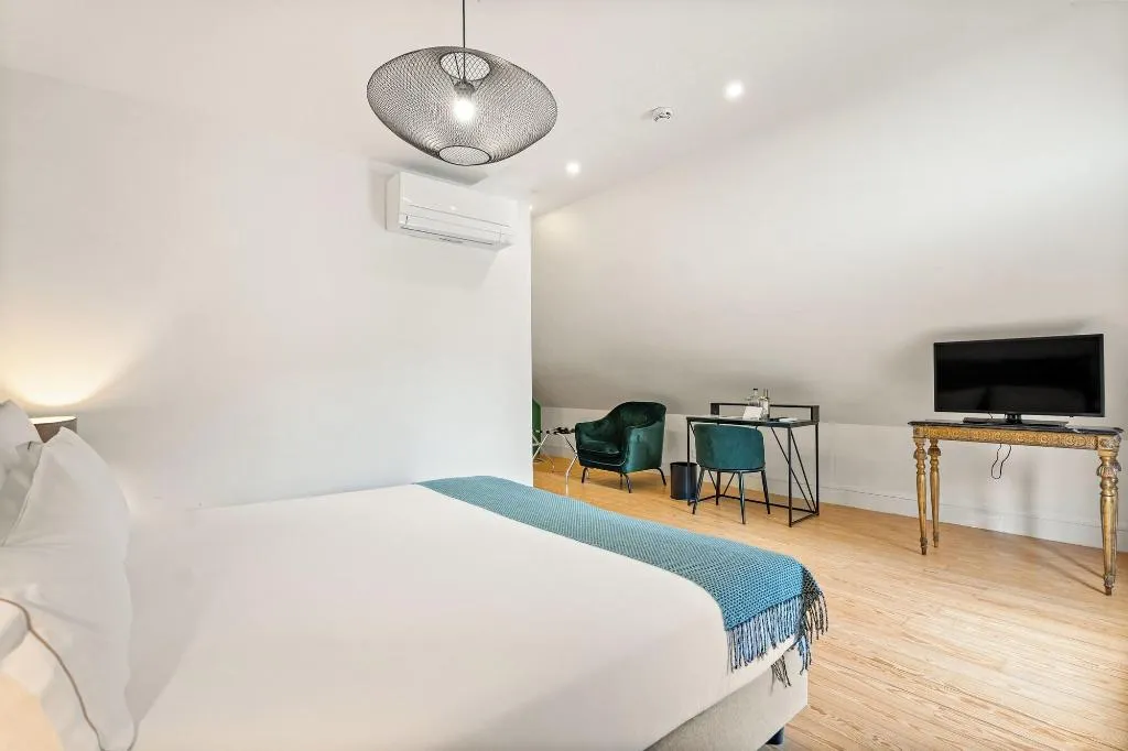 Room, Jardim Da Lapa By Shiadu, Lisbon