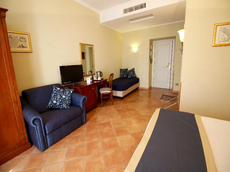 TRIPLE STANDARD Room, Hotel Nuvo, Naples