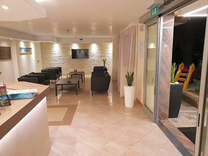 Lobby, Rado, Venice
