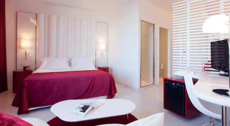DOUBLE SINGLE USE STANDARD Room, Santos Porta Fira, Barcelona