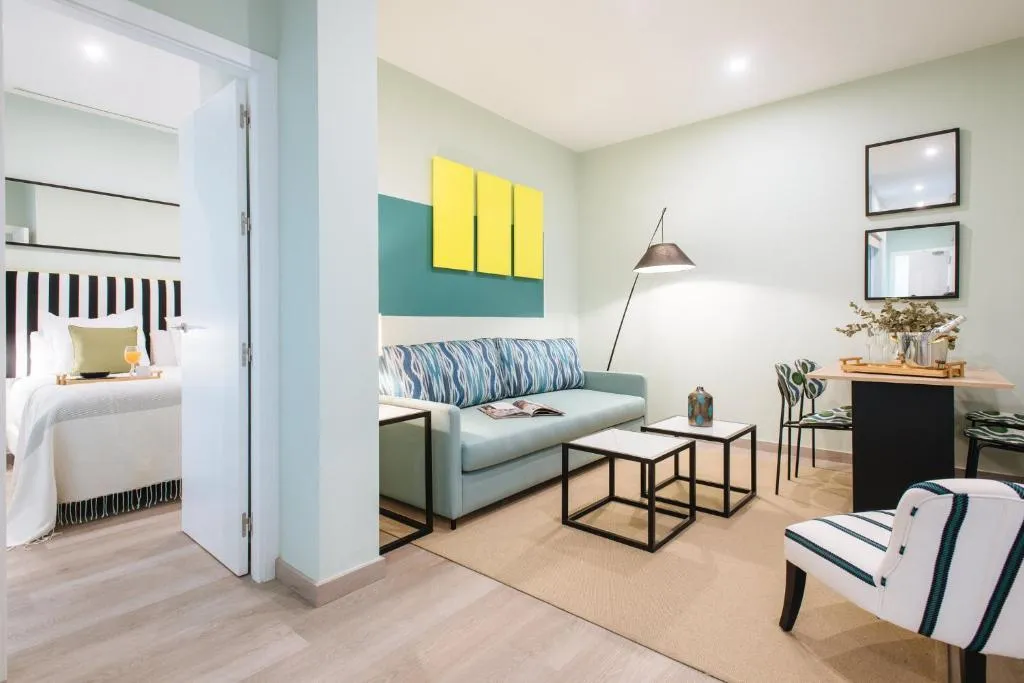 APARTMENT CAPACITY 5 TWO BEDROOMS Room, Sercotel Sevilla Guadalquivir Suites, Seville