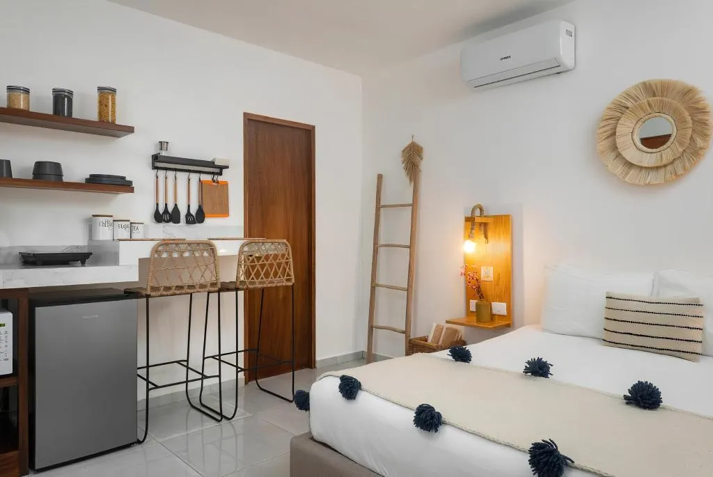 STUDIO QUEEN SIZE BED Room, Verandah Studios, Playa Del Carmen
