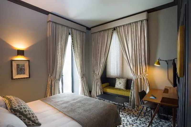 Room, Valverde Lisboa, Lisbon