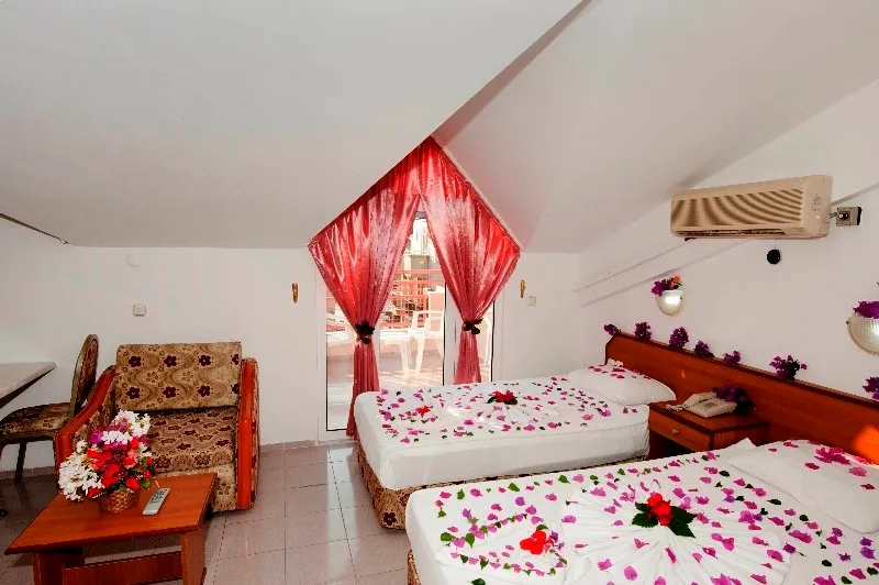 Room, Rosy Apart, Dalaman