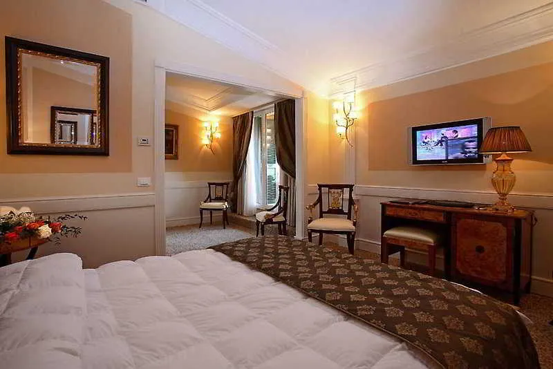 SUITE STANDARD Room, Boutique Hotel Trevi, Rome