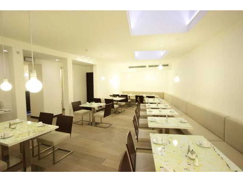 Restaurant, Pure White, Prague