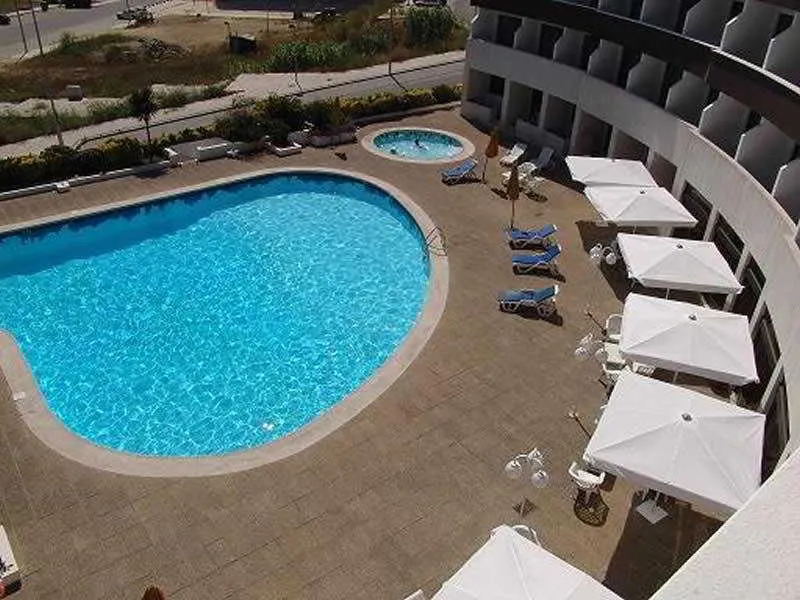 Pool, Meia Lua, Porto