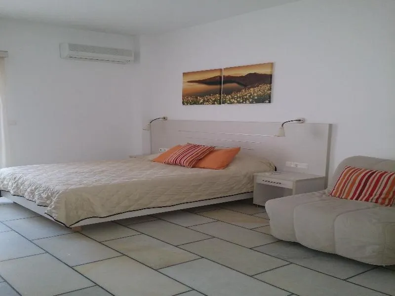 TRIPLE STANDARD Room, Brothers Hotel, Santorini