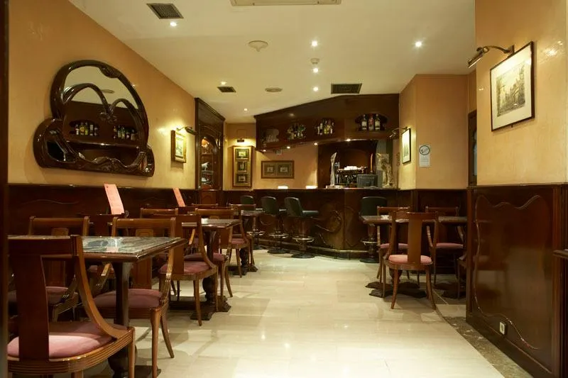 Bar, Gaudi, Barcelona