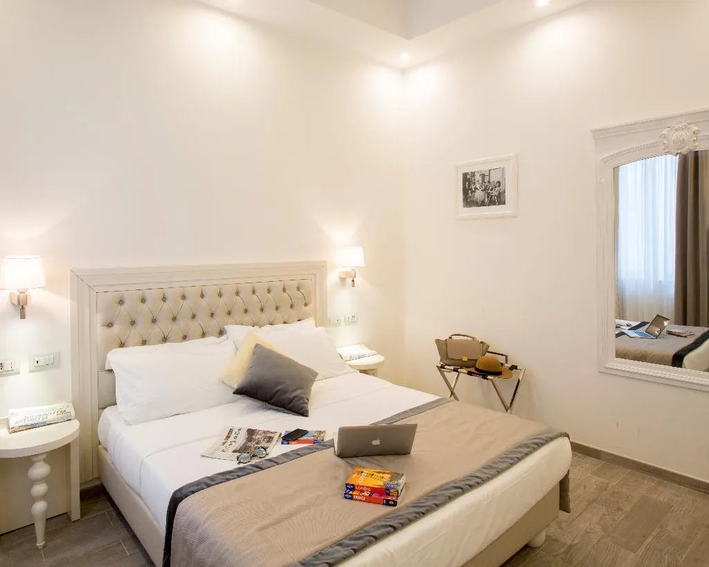 DOUBLE WITH BALCONY Room, Relais Monti, Rome