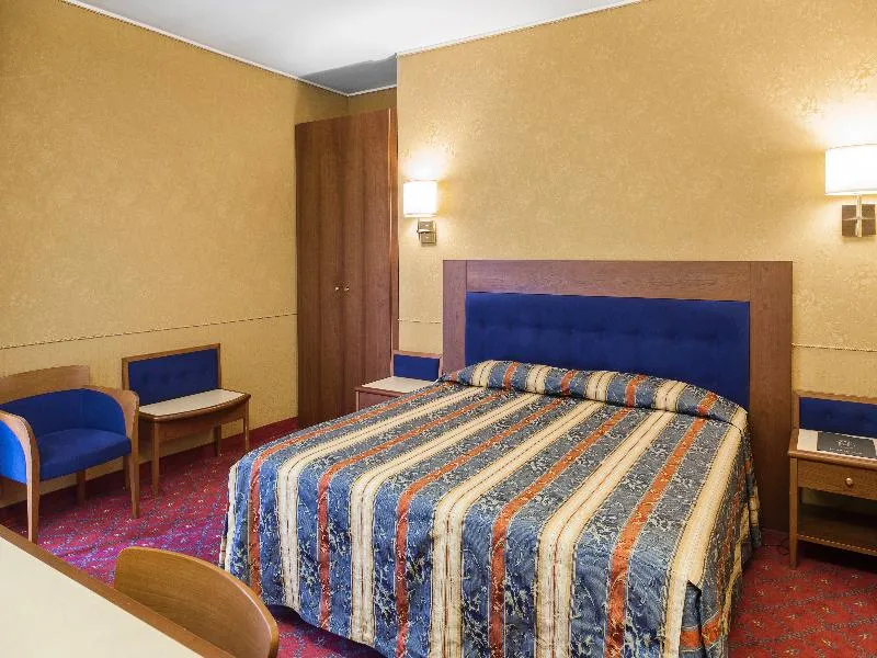 Room, Hotel Des Etrangers, Milan
