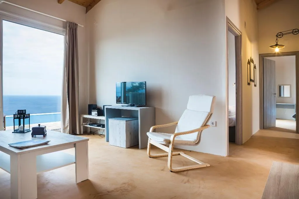 VILLA TWO BEDROOMS WITH PRIVATE POOL Room, Magganos Sunset Villas, Kefallinia