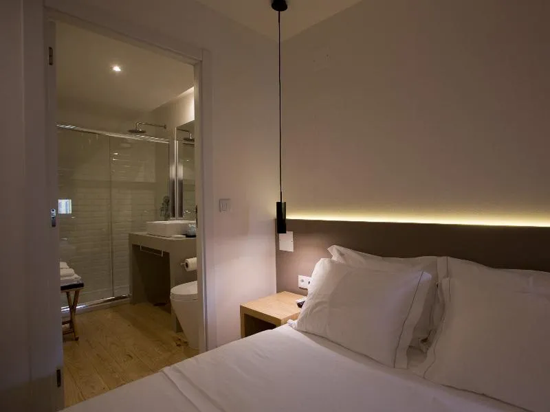 Room, The 8 Down Town Suites, Lisbon