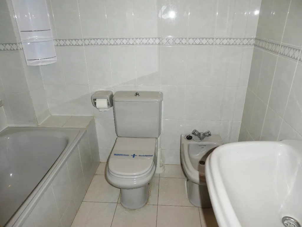 APARTMENT CAPACITY 6 TWO BEDROOMS Room, Apartamentos Surfing3000, Valencia