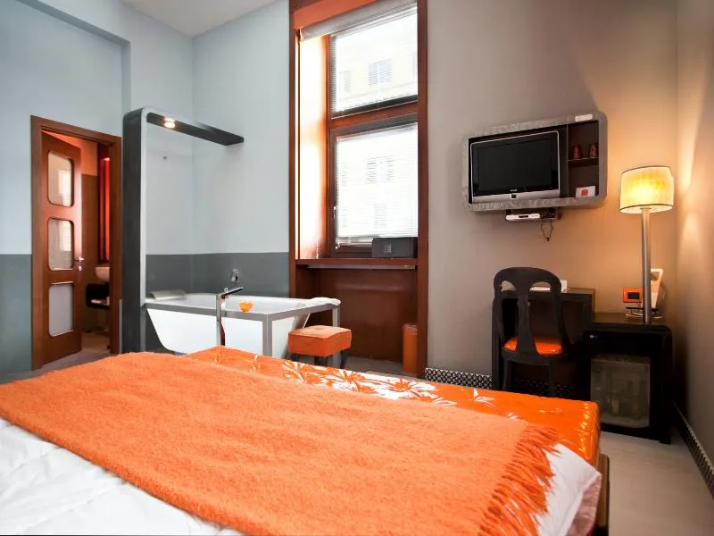 JUNIOR SUITE KING SIZE BED Room, Orange Hotel, Rome