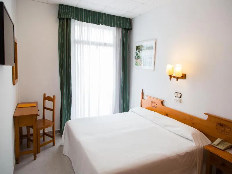 Double or Twin STANDARD Room, Apartamentos Neptuno Calella, Costa Brava