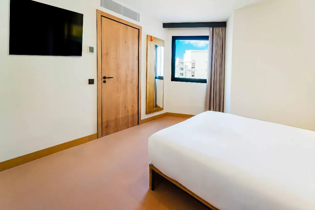 DOUBLE Accessible Room, easyHotel Alicante Centro, Costa Blanca