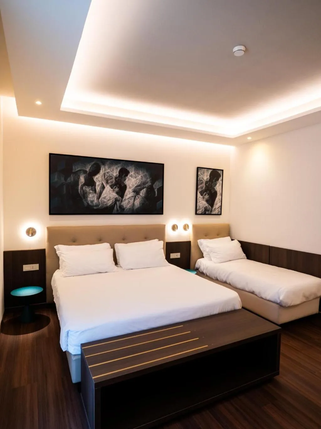 TRIPLE SUPERIOR Room, Hotel Vittoria, Naples