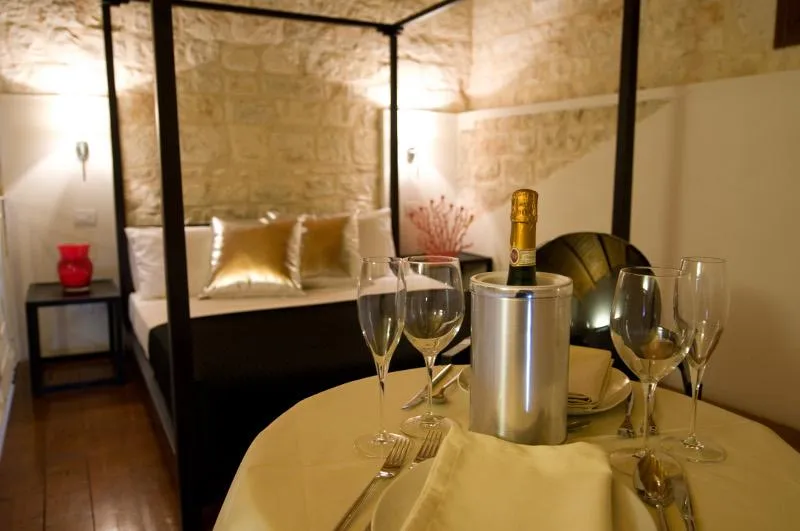 Room, Torre Dantona, Catania