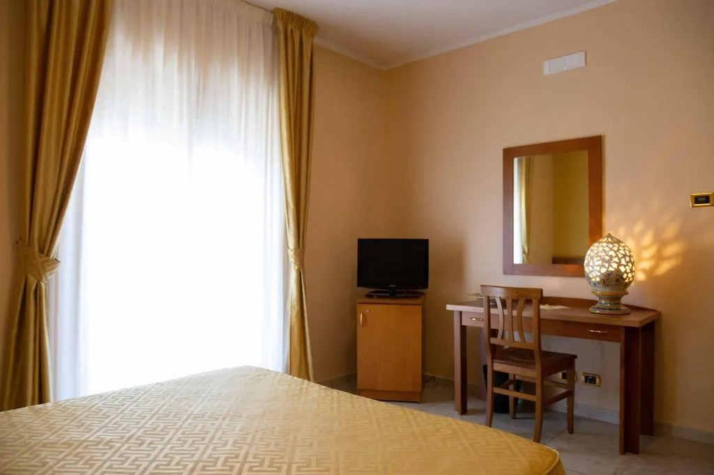 SINGLE STANDARD Room, Hotel Maddaloni, Naples