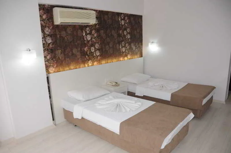 Room, Myra, Dalaman
