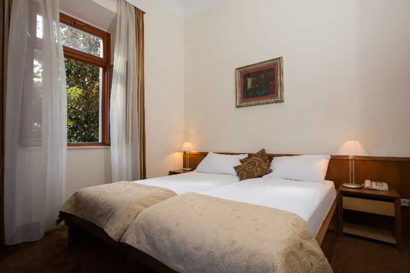 Room, Zagreb, Dubrovnik