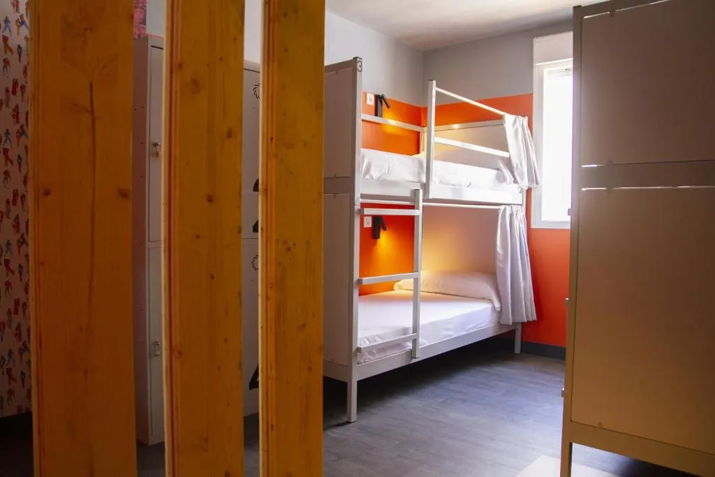 Bed in dormitory FEMALE ROOM Room, room00 Valencia Hostel, Valencia