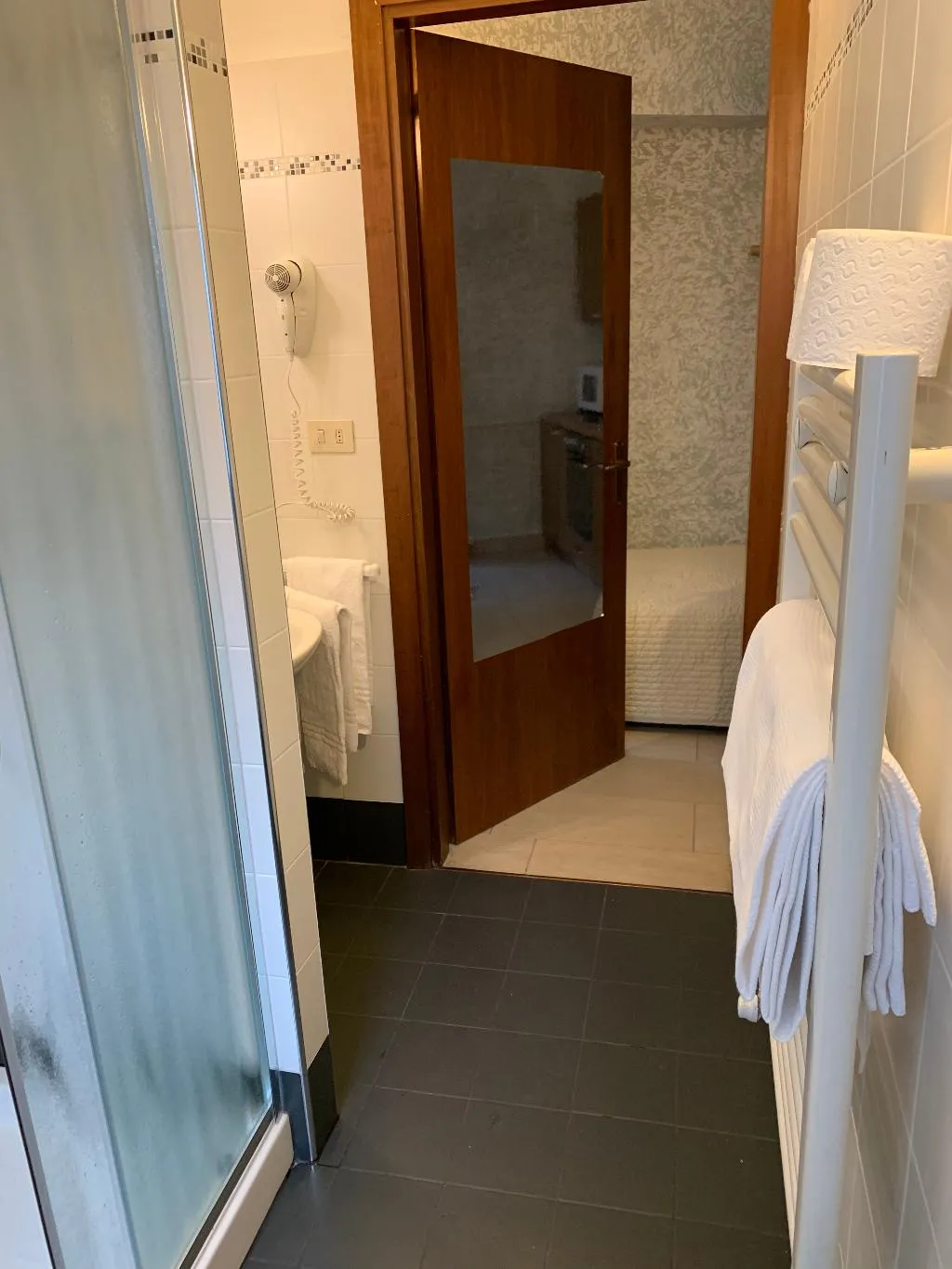 STUDIO CAPACITY 3 Room, Gemini City Centre Studios, Florence