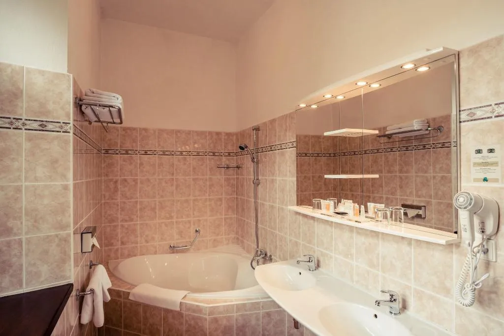 SUITE QUEEN SIZE BED Room, LH Hotel Gold, Prague