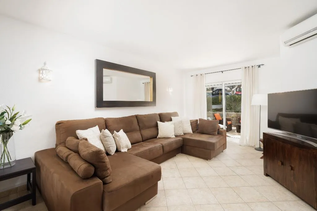 TOWNHOME THREE BEDROOMS TWO BATHROOMS Room, Vale Do Lobo Resort, Algarve