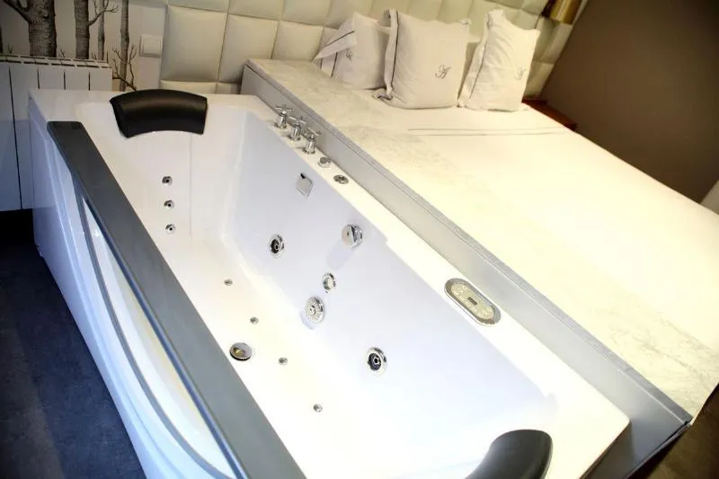 APARTMENT WITH JACUZZI Room, AB Design Suites  Madrid, Madrid