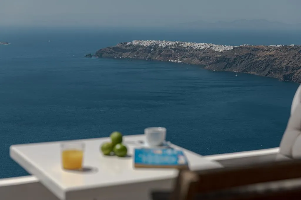 SUITE WITH JACUZZI Room, Afroessa Hotel, Santorini