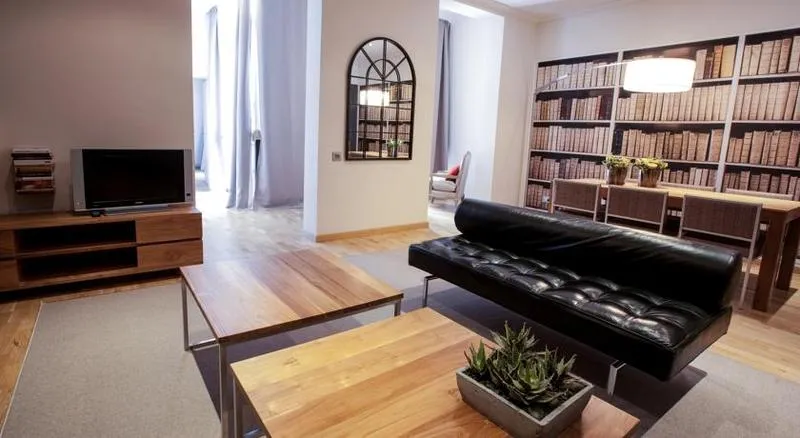 APARTMENT THREE BEDROOMS Room, Apartments Sixtyfour Barcelona, Barcelona
