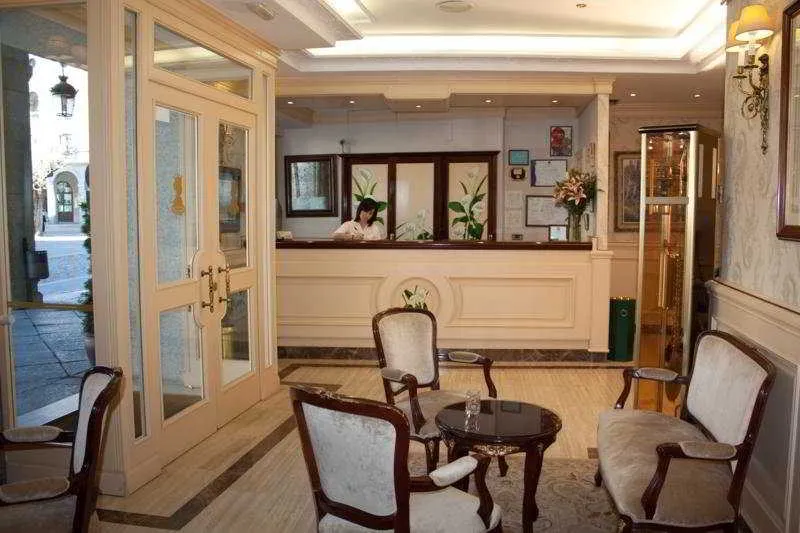 Lobby, Infanta Isabel, Madrid