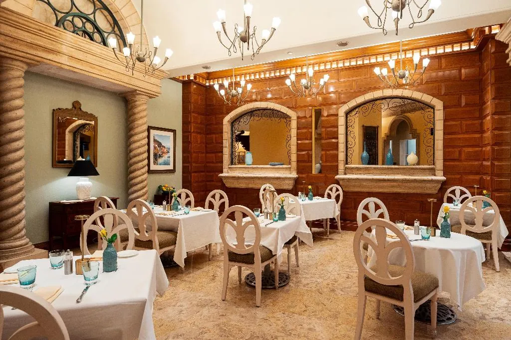 Restaurant, Hilton Cairo Grand Nile, Cairo