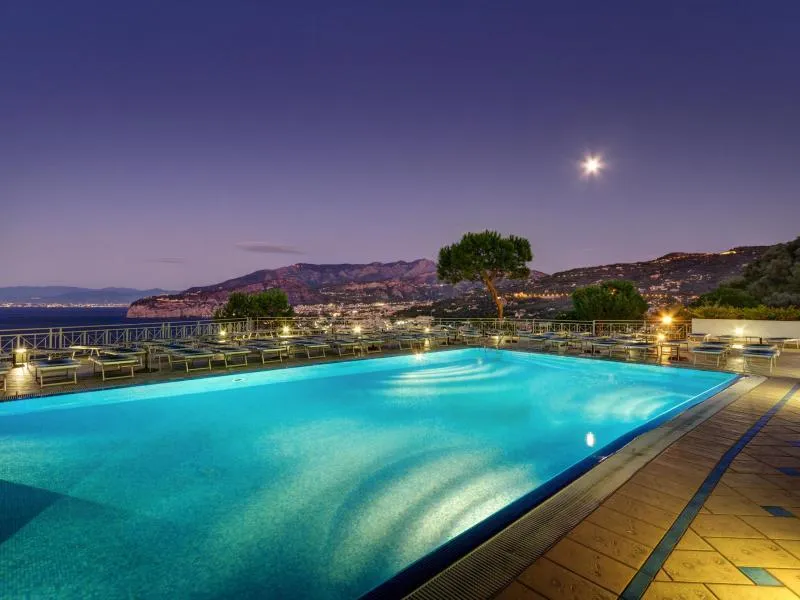 Pool, President, Naples