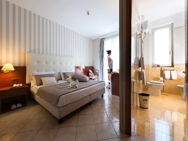 Room, Leonessa Hotel, Naples