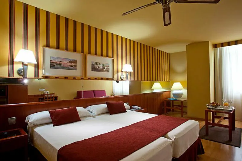 FAMILY ROOM STANDARD Room, Ilunion Les Corts Spa, Barcelona
