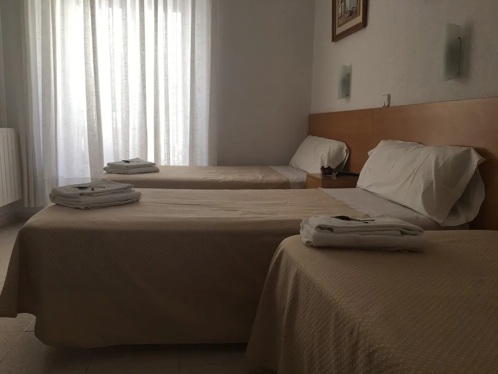 TRIPLE STANDARD Room, Hostal Residencia Lido, Madrid